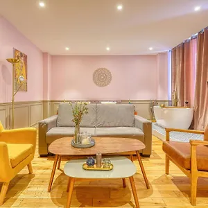 Luxury Republique Apartment